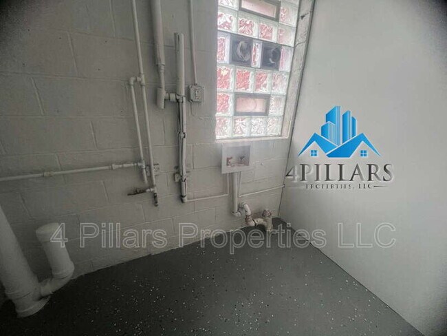 Building Photo - 5647 Sohl Ave