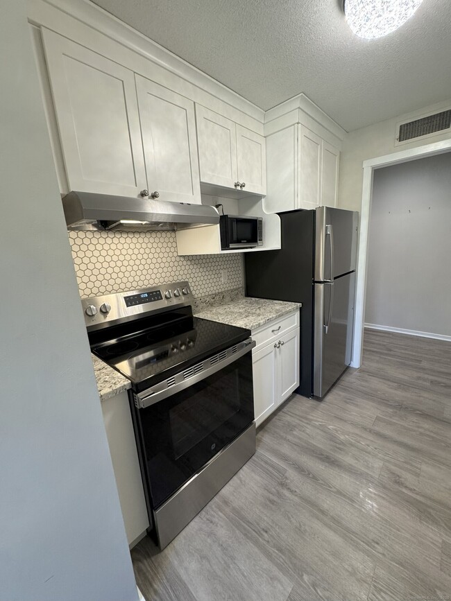 Building Photo - 120 Mallard Dr