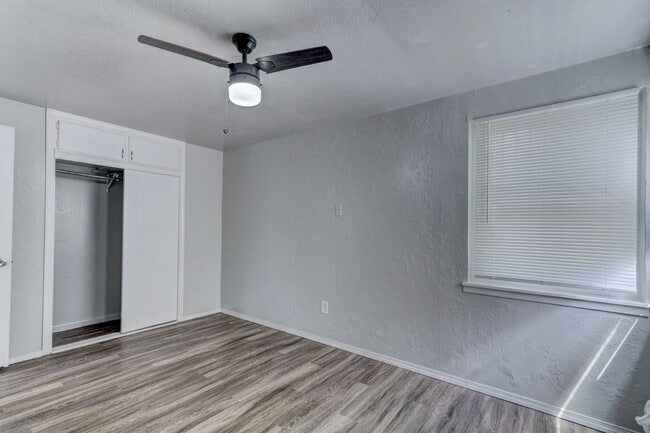 Building Photo - Newly Renovated  4 bedroom 1 bath