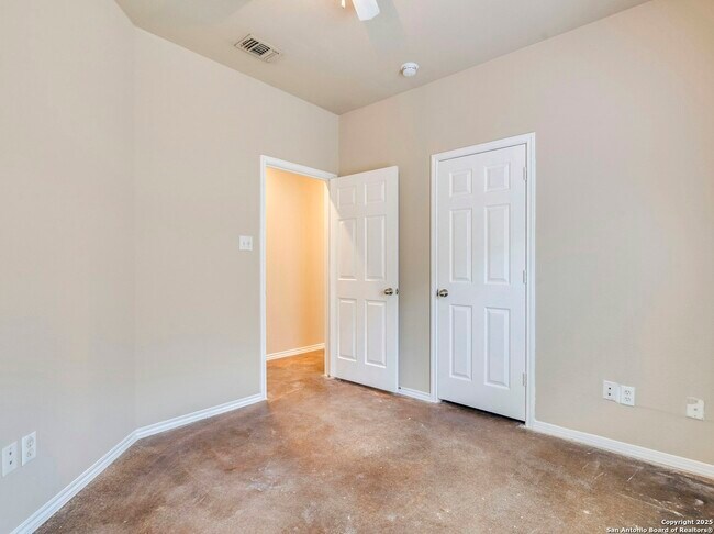 Building Photo - 5723 Golf Heights