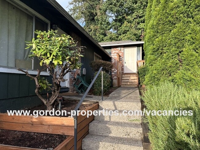 Building Photo - Webster Rd - Gladstone 2 bedroom duplex