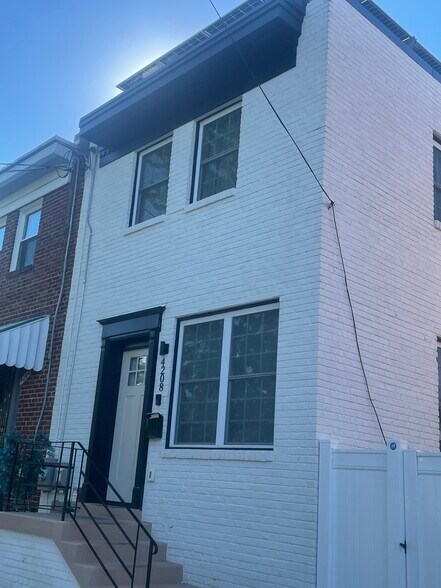 Building Photo - 4208 Fort DuPont Ter SE