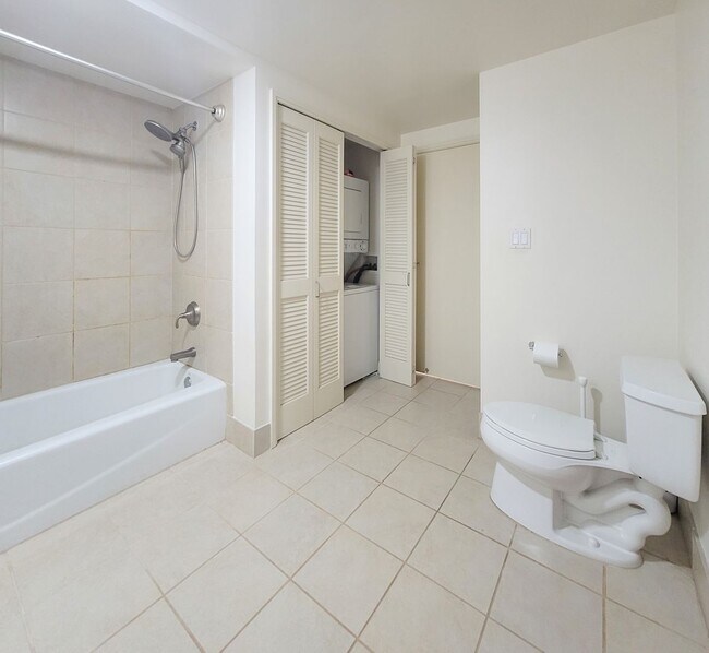 Building Photo - 1BR / 1Bath / 1Pkg - Condo in Kakaako Avai...