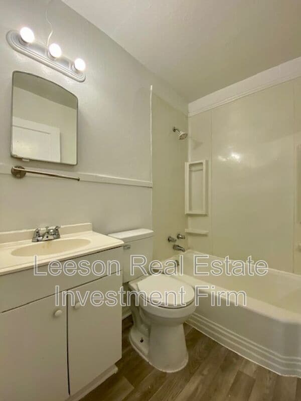 Building Photo - 3132 Looney St