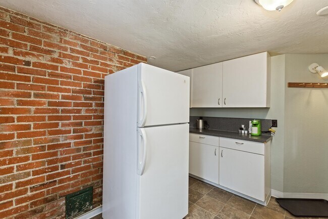 Building Photo - 1416 Chrisway Dr
