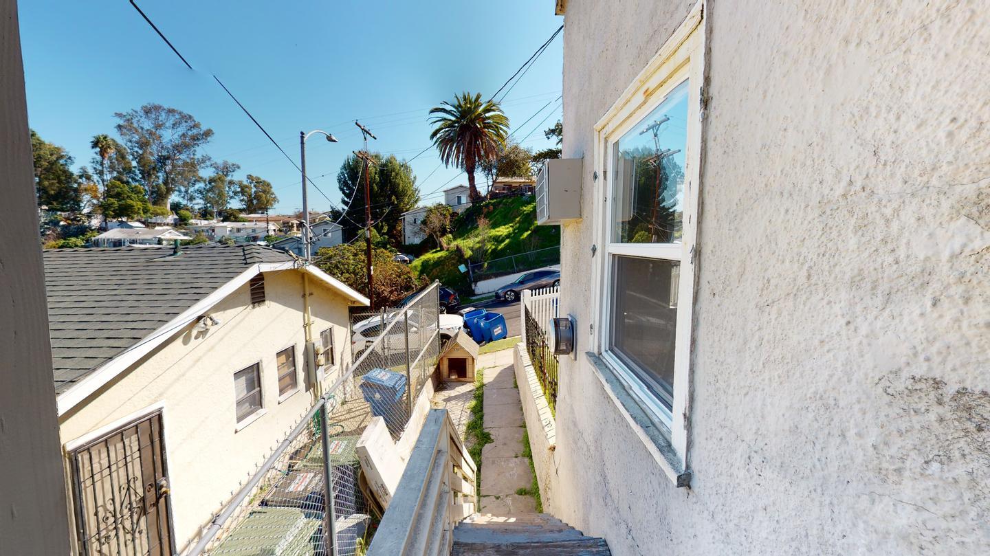 Building Photo - Modern & Spacious Home in East LA – Great Value and Prime Location!