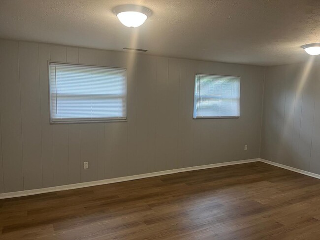 Building Photo - 5101 Holbrook Dr