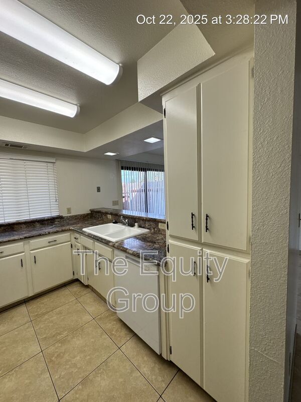 Building Photo - 2038 E Vassar Ave