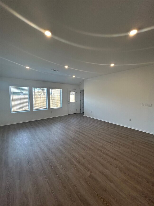 Building Photo - 112 NW 67th Ave