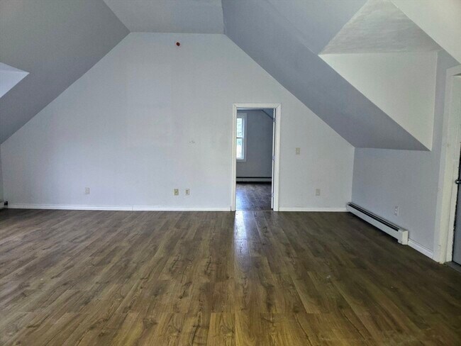 Building Photo - 76 Plain St