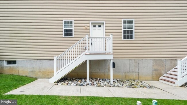 Building Photo - 831 N Jackson St