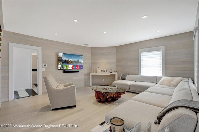 Building Photo - 1049 Norwood Ave