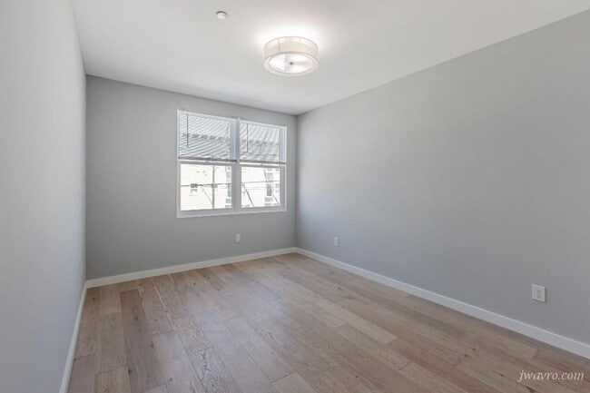 Building Photo - 1547 Clement St