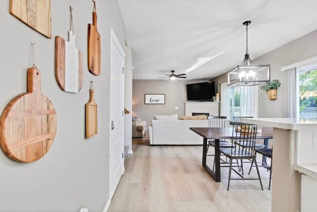 Building Photo - 2933 W Tubac Dr