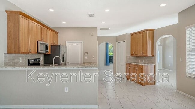Building Photo - 4010 Green Tree Ave