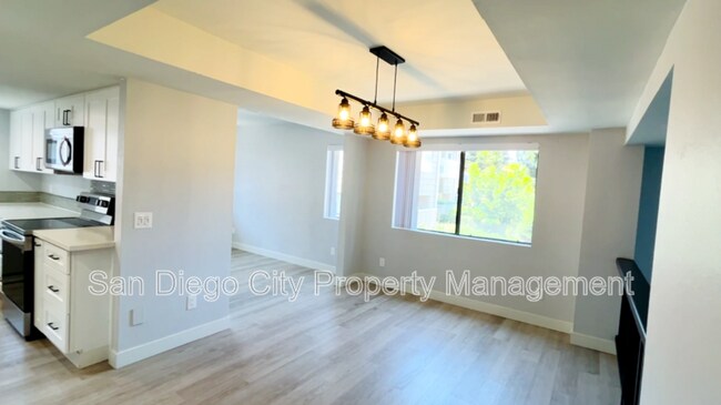 Building Photo - 4022 Mahaila Ave