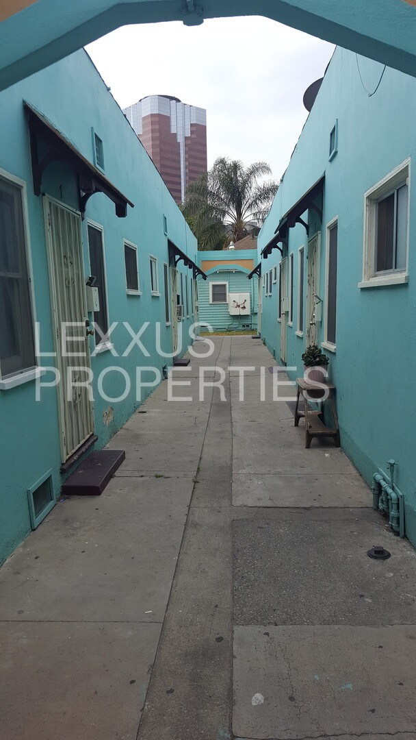 UTILITIES INCLUDED!! 1 bedroom apt. 637 1/2 W 3rd St Long Beach CA