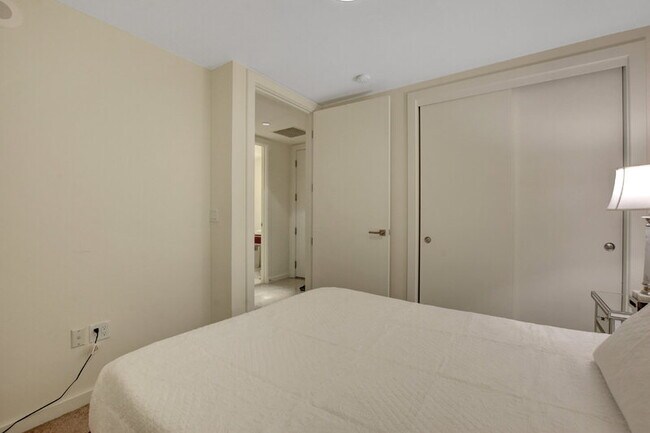 Building Photo - 4471 Dean Martin Dr