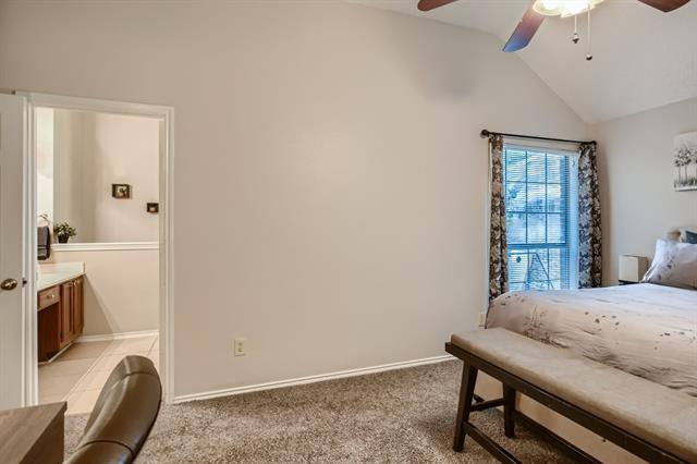 Building Photo - 627 Meadowbrook St