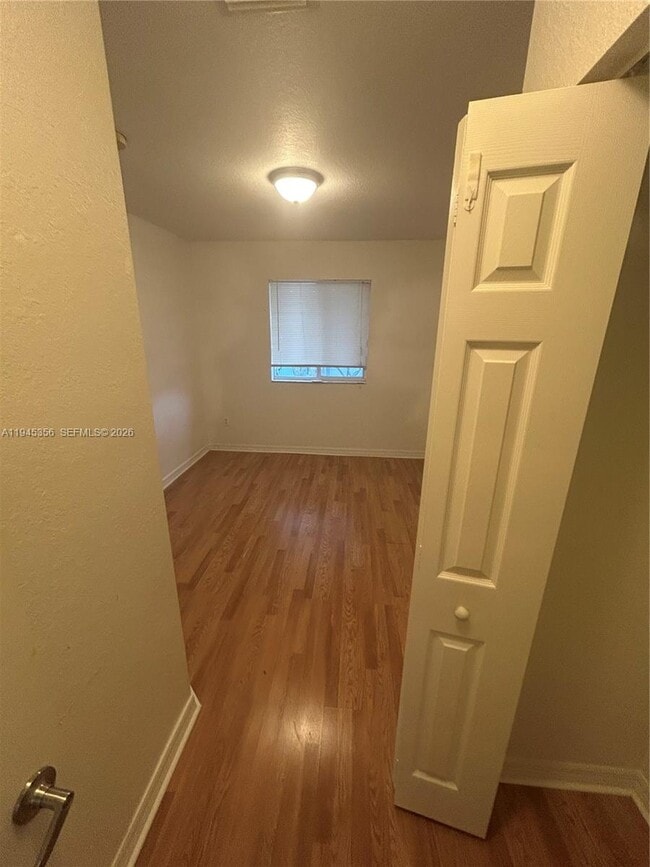 Building Photo - 1916 Alamanda Way