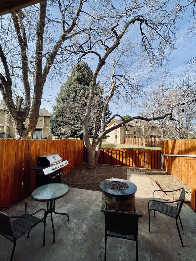 Building Photo - 11614 Community Center Dr