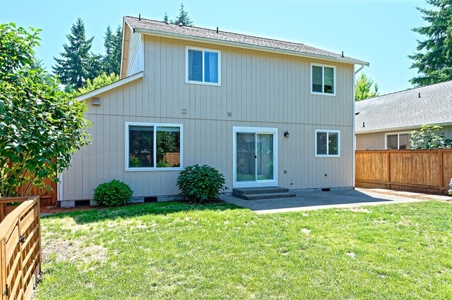 Building Photo - 4 Bedroom Home