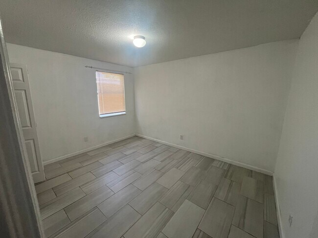 Building Photo - 43 Alamanda Dr