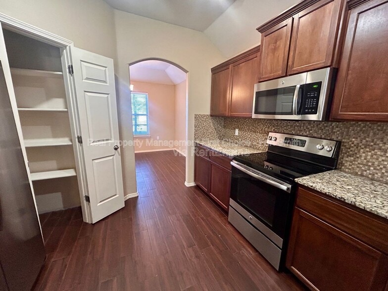 Building Photo - 420 Ridge Point Dr