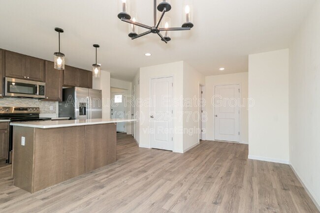 Building Photo - 6 Snowdrop Ct