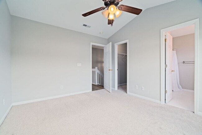 Building Photo - Stylish Comfort in a Prime Location!