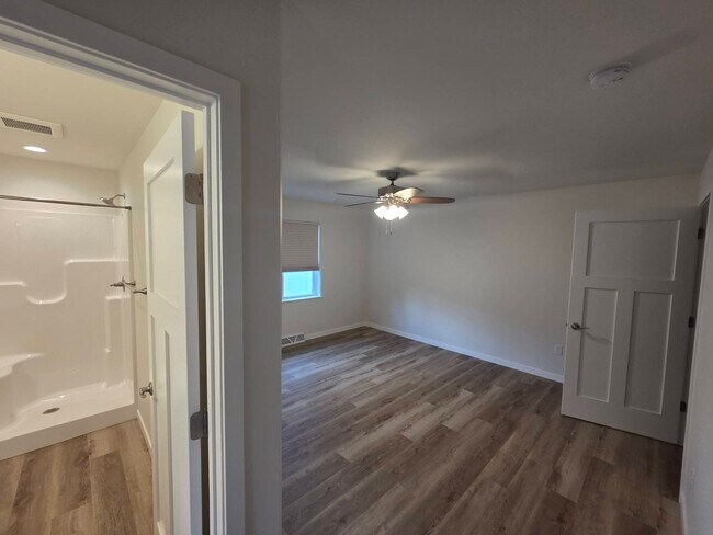 Building Photo - 3703 Green Pastures Ln