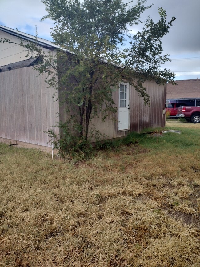 Building Photo - 506 S 4th St