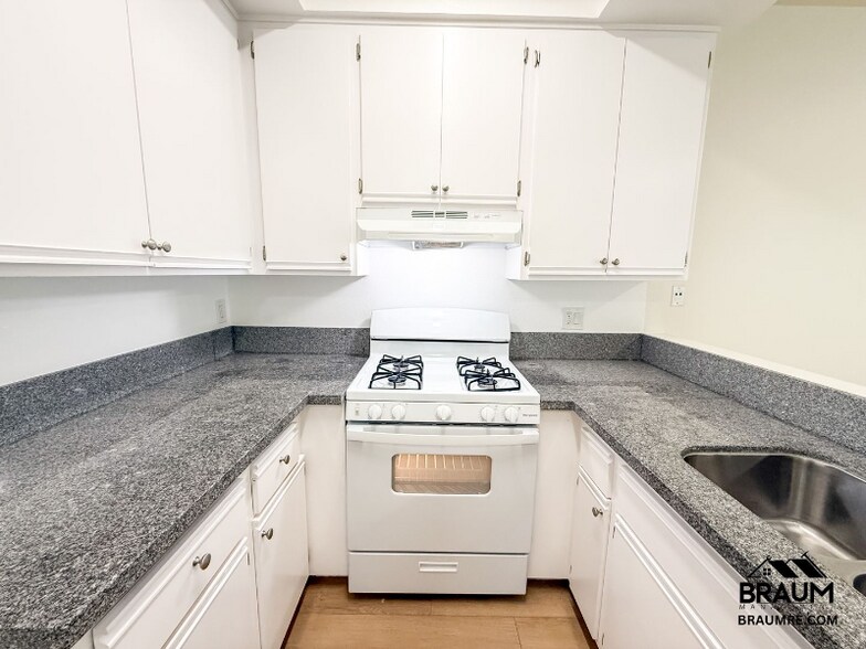 Building Photo - 11459 Collins St