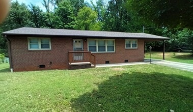 Building Photo - 3 Bedroom / 2 Bath Brick Ranch Home Kingsp...