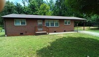 Building Photo - 3 Bedroom / 2 Bath Brick Ranch Home Kingsp...