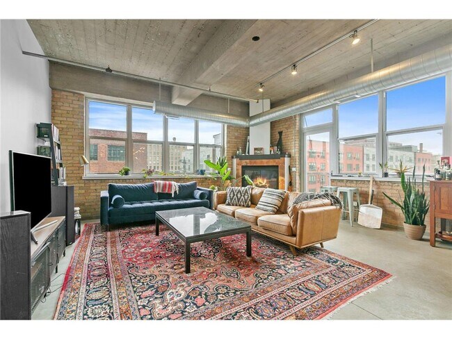 Primary Photo - 901 N 3rd St