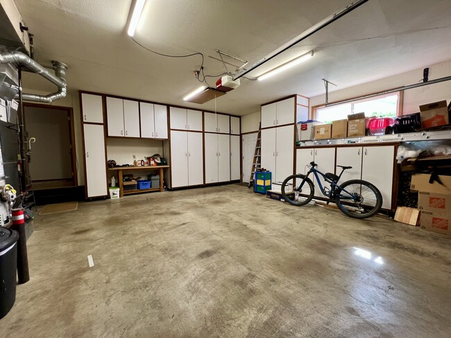 Building Photo - 7250 SE Michael Dr