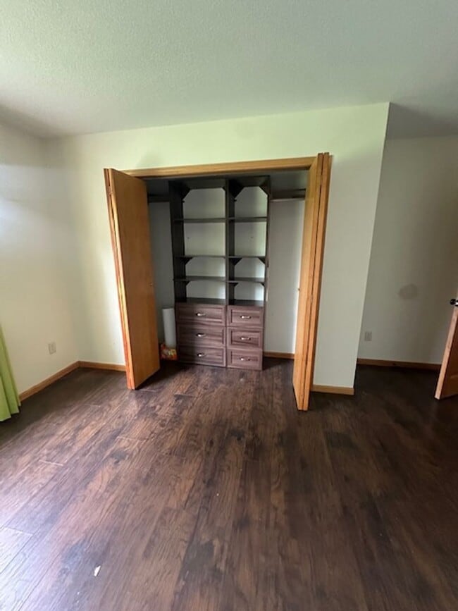 Building Photo - 4 Bed, 2 bath Single Family Home - Pillager