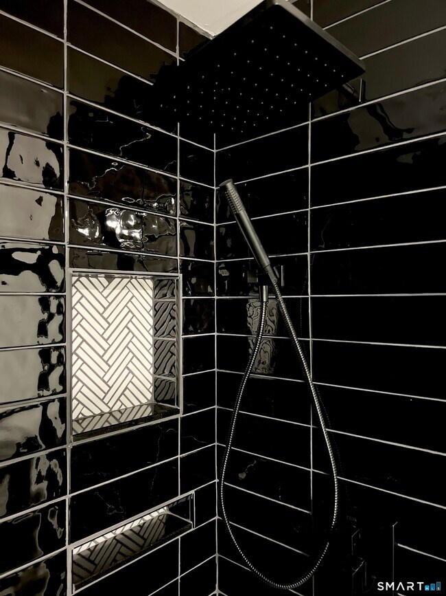 Building Photo - 179 Butternut St