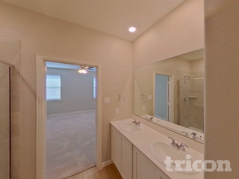 Building Photo - 219 Jenkinson Dr