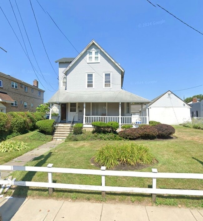 Building Photo - 207 Chester Pike