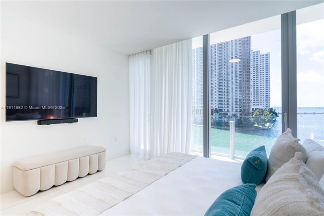 Building Photo - 300 Biscayne Blvd Way