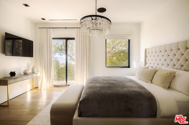 Building Photo - 13331 Mulholland Dr