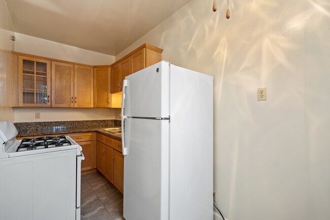 Building Photo - 4121 Halldale Ave