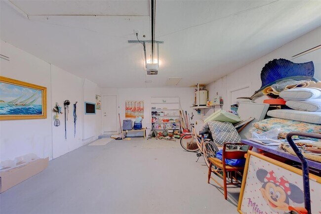 Building Photo - 196 E Overbrook Dr