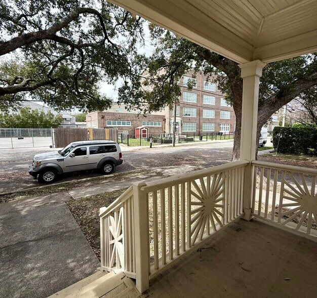 Joseph Street view - 2037 Joseph St