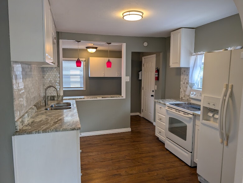 Building Photo - 1909 E 99th Ave