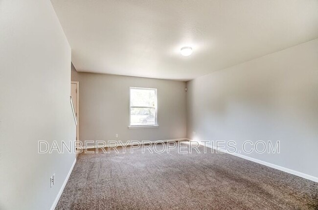 Building Photo - 3660 Willow Run Dr