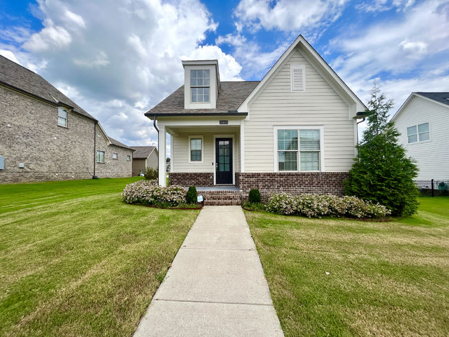 Primary Photo - "Charming 3-Bed, 3-Bath Retreat on Ravensd...