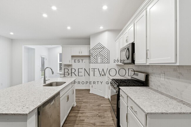 Building Photo - 3 Bed/3 Bath Home with Sunroom in Miller’s Walk – Noblesville